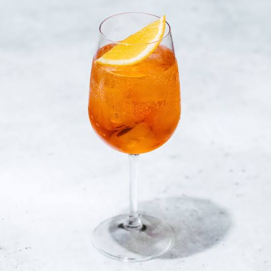Happy hour aperol spritz.
